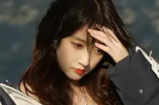 25岁男子猥亵20余名独行女性获刑8个月；“自己在淋雨却为小动物遮风挡雨”外卖小哥大雨中救断腿小狗感动无数网友｜三工晨报