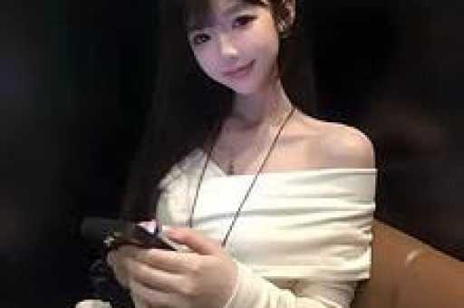 小红书热点榜冲击微博热搜：娱乐与商业化如何并驾齐驱？